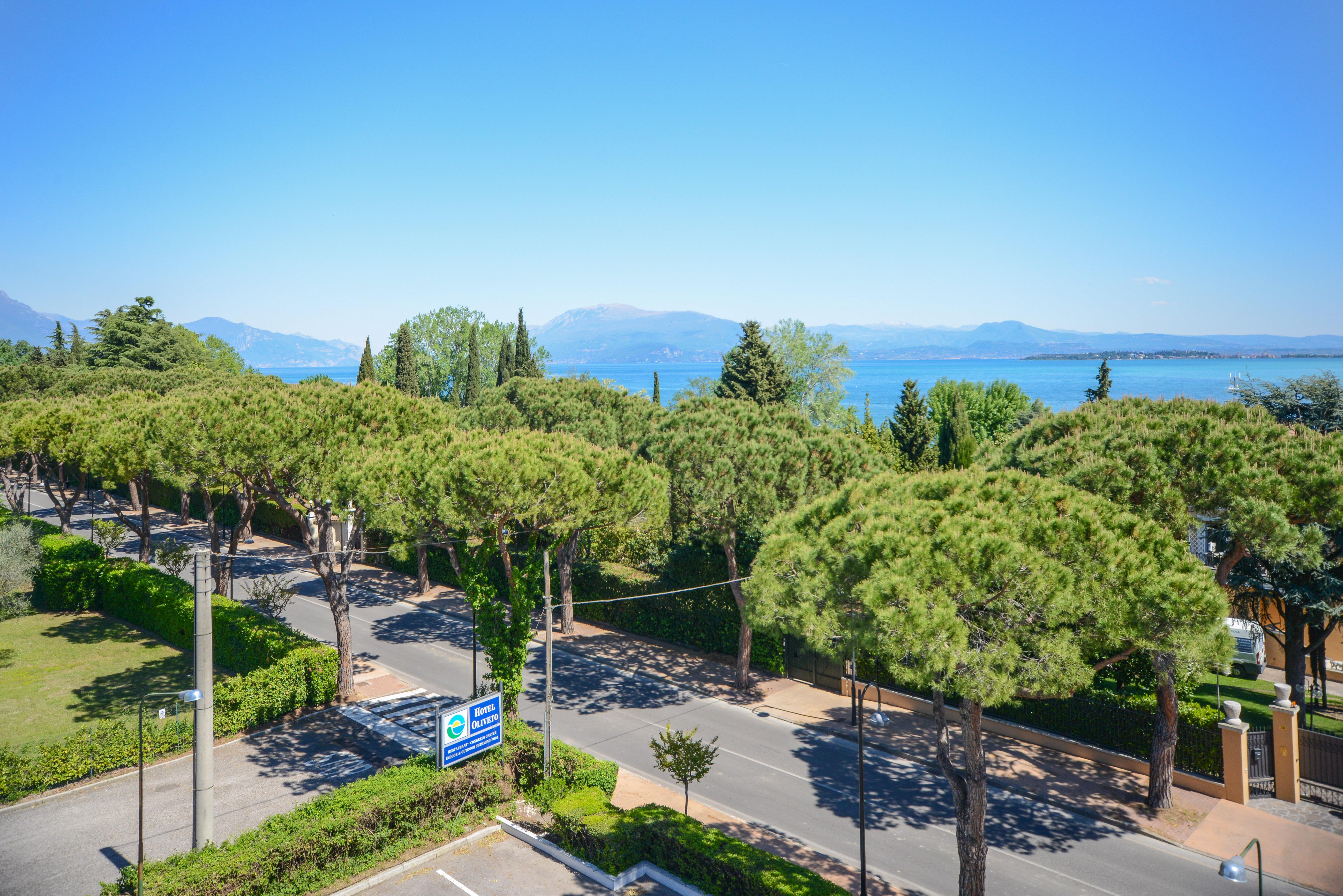 Hotel Oliveto Дезенцано-дель-Гарда Екстер'єр фото
