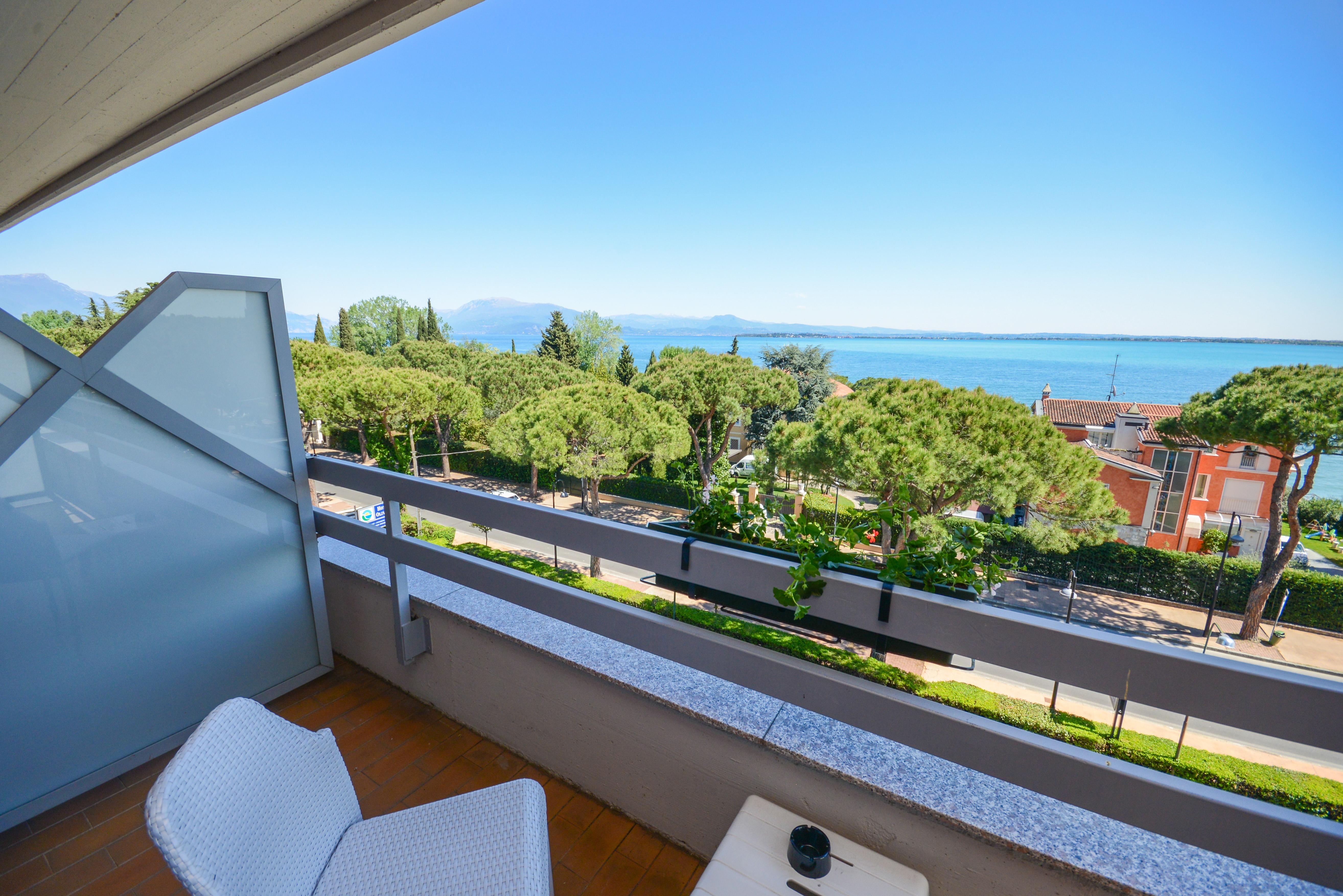 Hotel Oliveto Дезенцано-дель-Гарда Екстер'єр фото