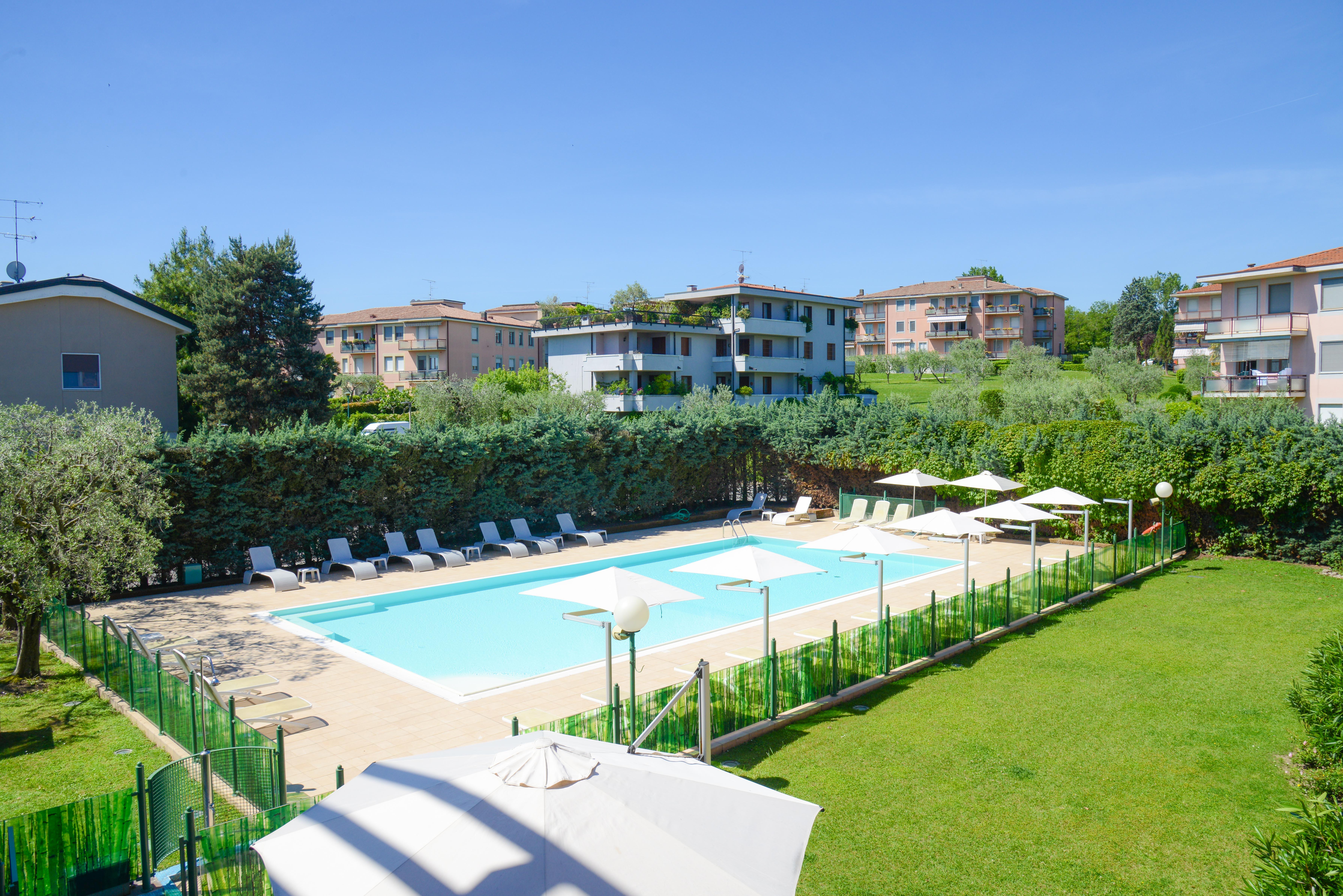 Hotel Oliveto Дезенцано-дель-Гарда Екстер'єр фото