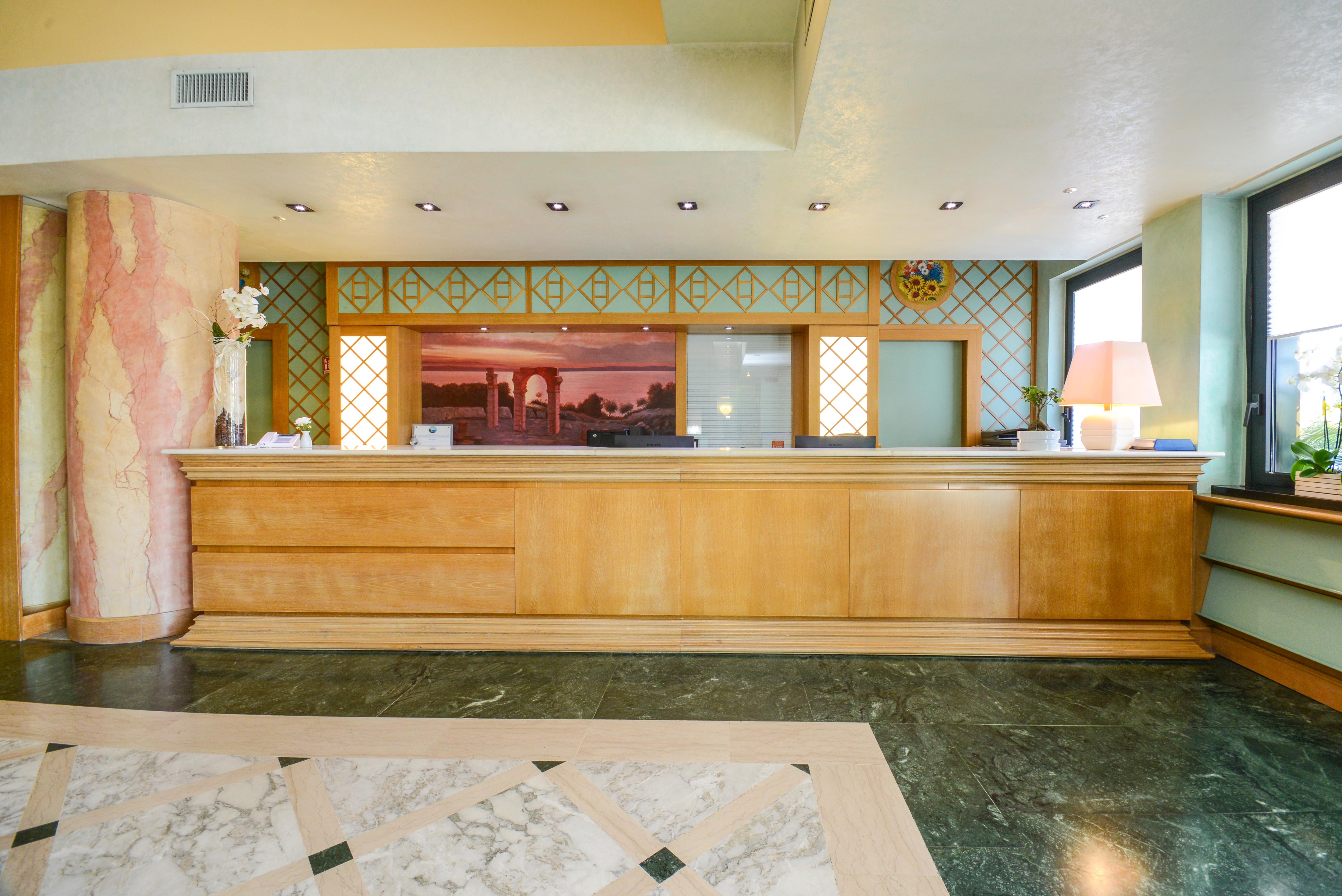 Hotel Oliveto Дезенцано-дель-Гарда Екстер'єр фото