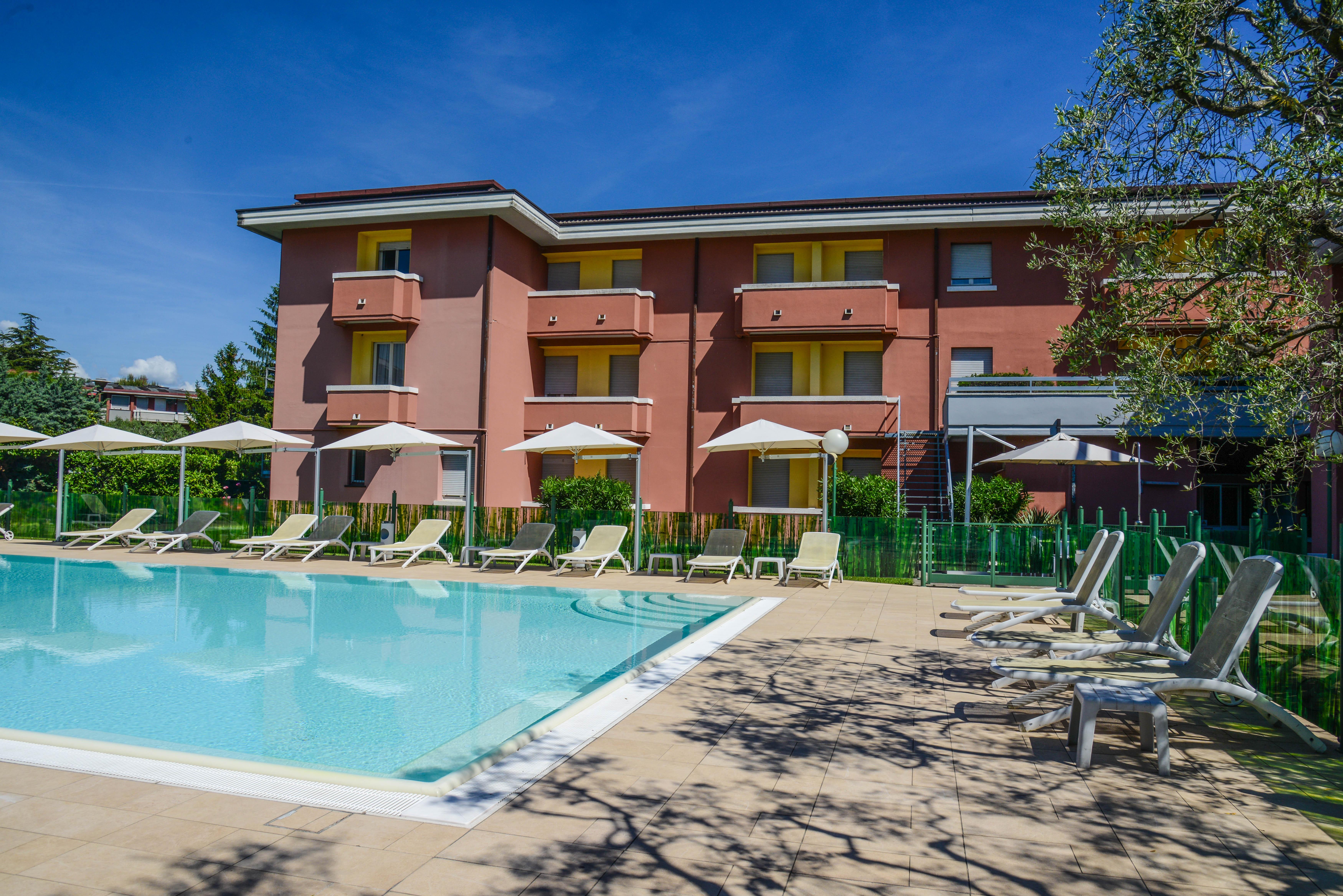 Hotel Oliveto Дезенцано-дель-Гарда Екстер'єр фото