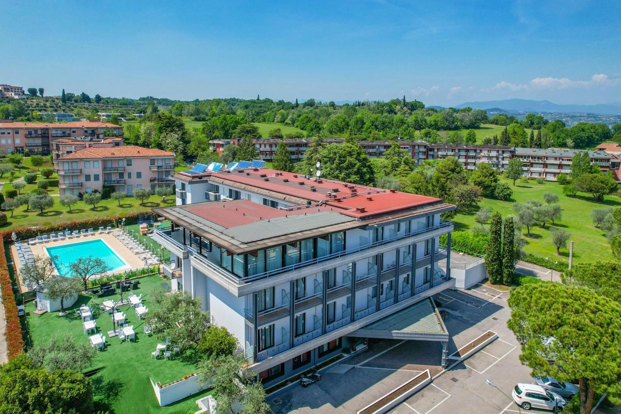 Hotel Oliveto Дезенцано-дель-Гарда Екстер'єр фото