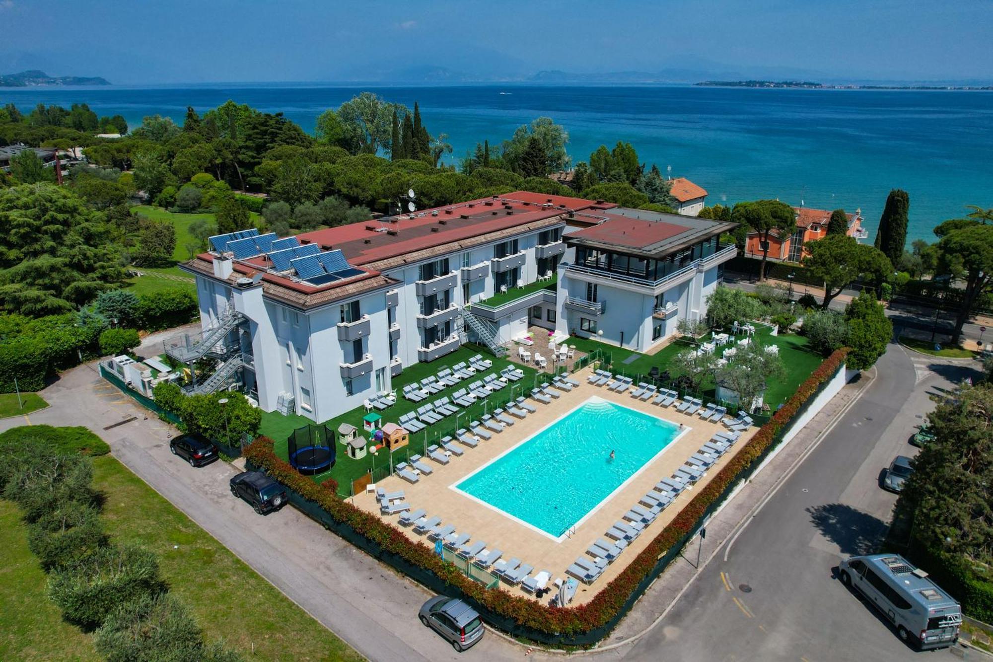 Hotel Oliveto Дезенцано-дель-Гарда Екстер'єр фото