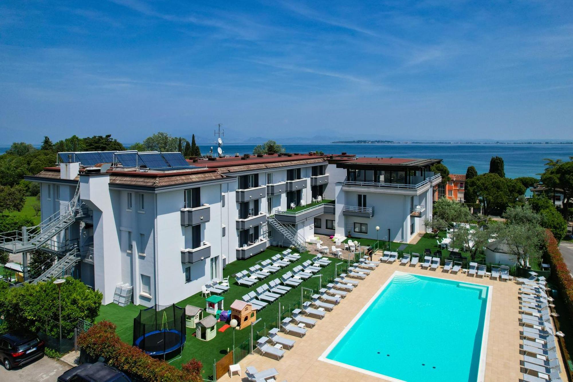 Hotel Oliveto Дезенцано-дель-Гарда Екстер'єр фото