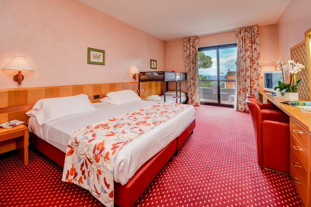 Hotel Oliveto Дезенцано-дель-Гарда Екстер'єр фото