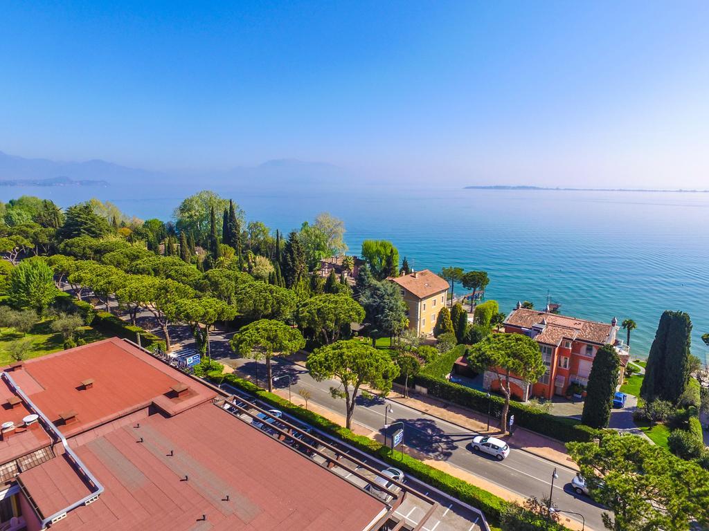 Hotel Oliveto Дезенцано-дель-Гарда Екстер'єр фото