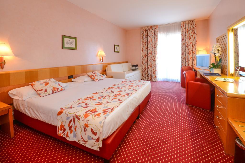 Hotel Oliveto Дезенцано-дель-Гарда Екстер'єр фото