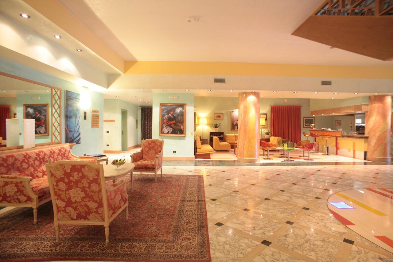 Hotel Oliveto Дезенцано-дель-Гарда Екстер'єр фото