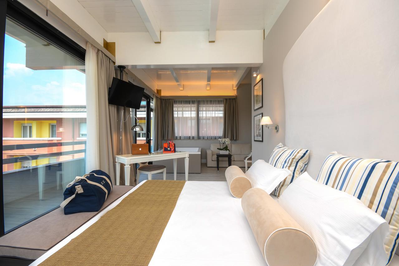 Hotel Oliveto Дезенцано-дель-Гарда Екстер'єр фото