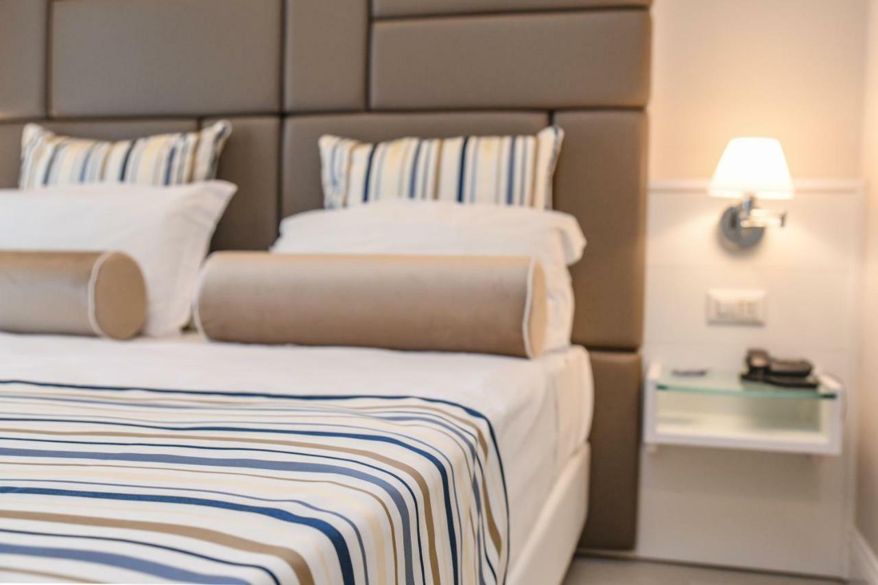 Hotel Oliveto Дезенцано-дель-Гарда Екстер'єр фото