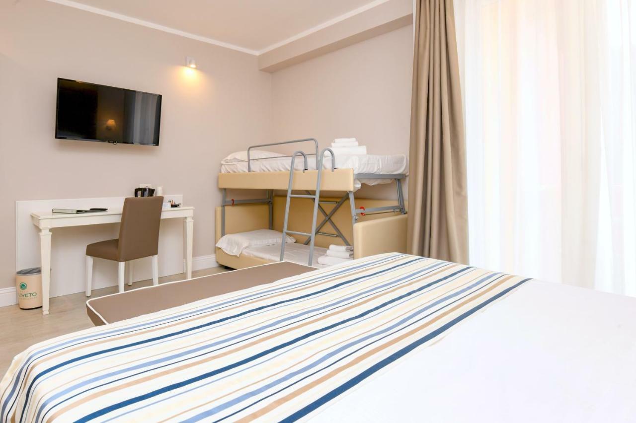Hotel Oliveto Дезенцано-дель-Гарда Екстер'єр фото