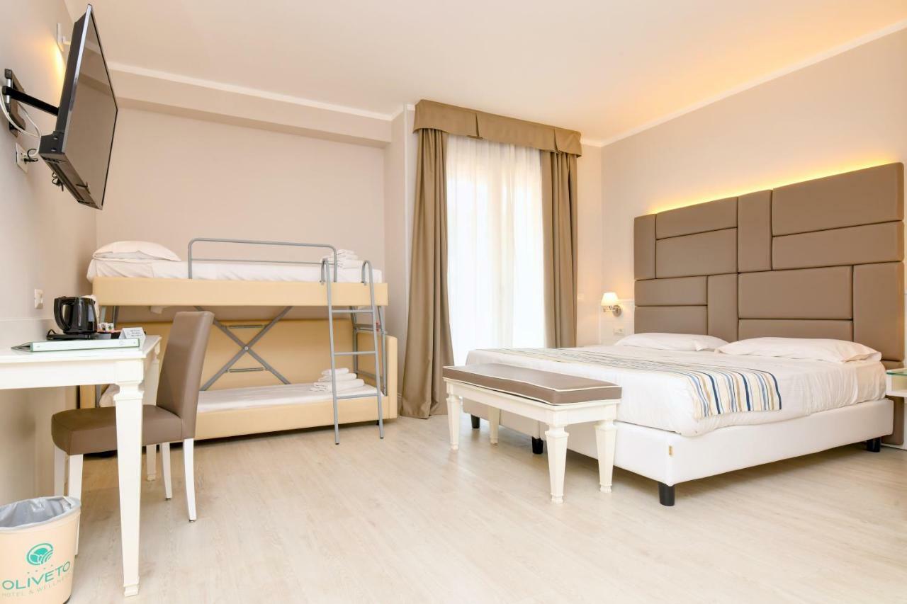 Hotel Oliveto Дезенцано-дель-Гарда Екстер'єр фото